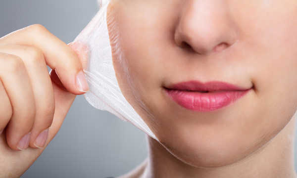 Peeling kawitacyjny + sonoforeza + maska algowa