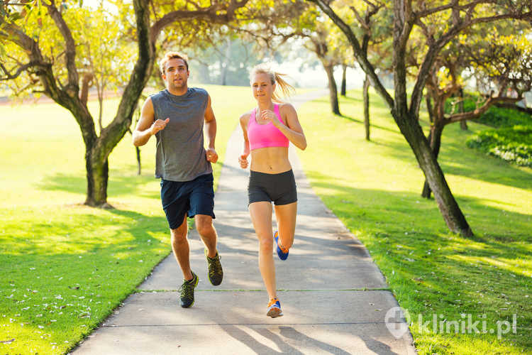 Regularna aktywność fizyczna i profilaktyka uciskowa mogą spowolnić rozwój żylaków u młodych osób