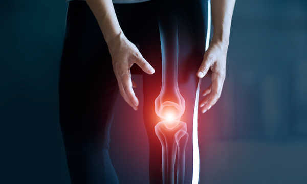 Artroskopia operacyjna łąkotki to małoinwazyjny zabieg ortopedyczny wykonywany w celu leczenia uszkodzeń łąkotki stawu kolanowego