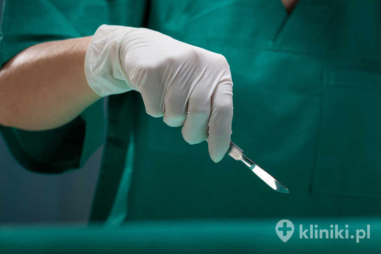 Artroskopia operacyjna łąkotki skraca czas rekonwalescencji w porównaniu z klasycznym zabiegiem otwartym