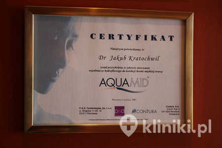 Certyfikat uczestnictwa dr J.Kratochwila w szkoleniu z zakresu stosowania wypełniacza hydrofilowego do korekcji tkanki miękkiej twarzy Certyfikat uczestnictwa dr J.Kratochwila w szkoleniu z zakresu stosowania wypełniacza hydrofilowego do korekcji tkanki miękkiej twarzy