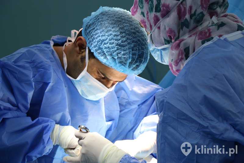 Operacja endoskopowa zatok przynosowych FESS/FEOZ poprawia wentylację zatok oraz odpływ wydzieliny