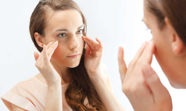 Plastyka chirurgiczna powiek dolnych to zabieg mający na celu poprawę wyglądu dolnej okolicy oka