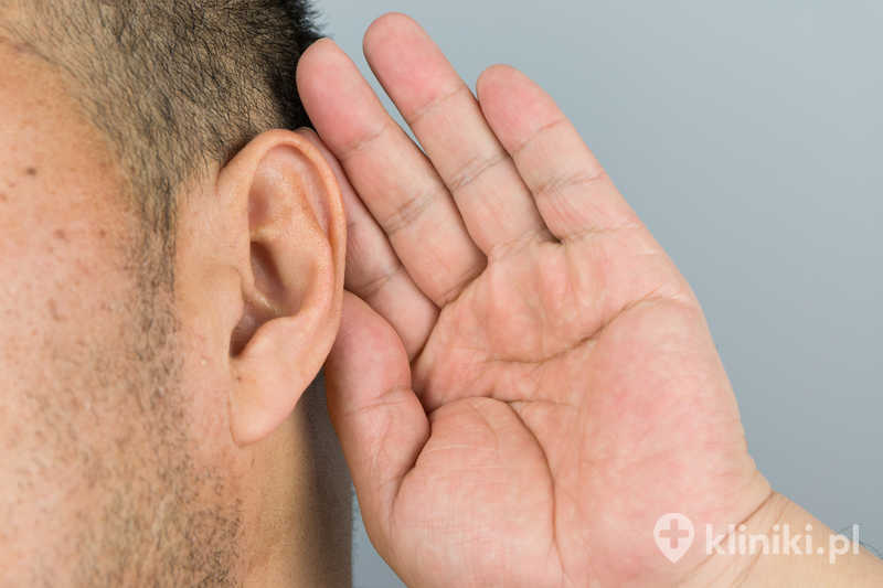 Leczenie szumów usznych bywa wspierane przez techniki relaksacyjne i redukcję stresu