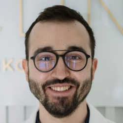 lek. Maciej Sieradzki