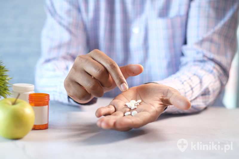 Farmakologiczne leczenie otyłości obejmuje m.in. leki wpływające na apetyt i metabolizm
