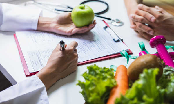 Warto zgłosić się do psychodietetyka, gdy trudno jest kontrolować ilość i jakość spożywanego jedzenia