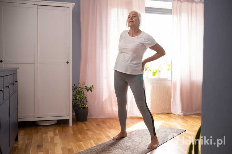 Endoprotezoplastyka cementowa stawu biodrowego umożliwia szybkie rozpoczęcie rehabilitacji i obciążania operowanej kończyny