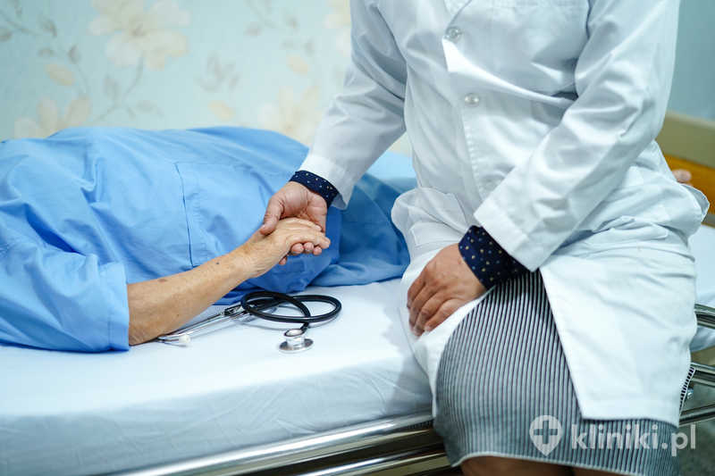 Endoprotezoplastyka bezcementowa biodra charakteryzuje się wysoką trwałością i dobrymi wynikami klinicznymi w długim okresie