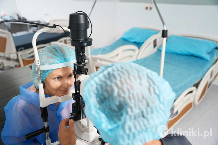 Operacja jaskry metodą cyklofotokoagulacji polega na laserowym uszkodzeniu części ciała rzęskowego w celu zmniejszenia produkcji cieczy wodnistej