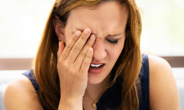 Zabieg cyklofotokoagulacji jaskry prowadzi do obniżenia ciśnienia wewnątrzgałkowego i spowolnienia progresji choroby