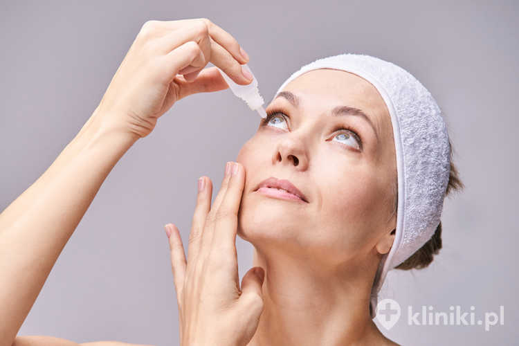 Chirurgiczne leczenie jaskry sklerektomią głęboką może skutecznie spowolnić postęp choroby i chronić nerw wzrokowy