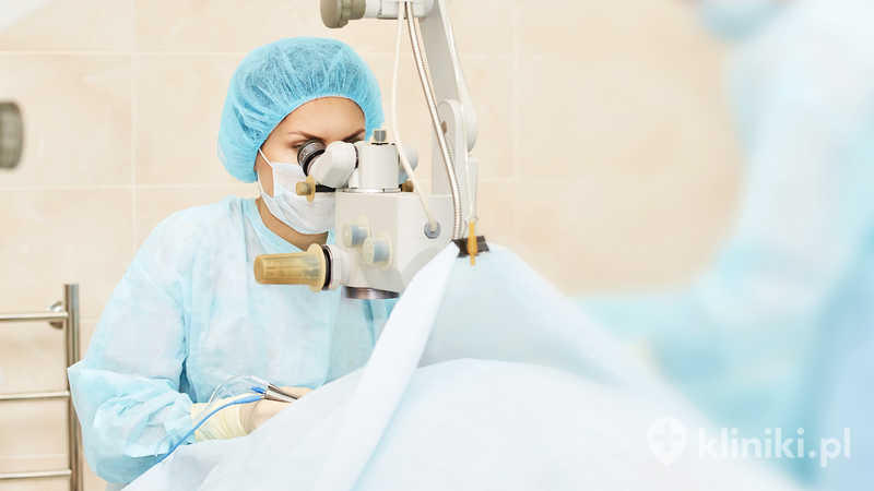 Sklerektomia głęboka umożliwia odpływ cieczy wodnistej bez pełnego otwarcia gałki ocznej