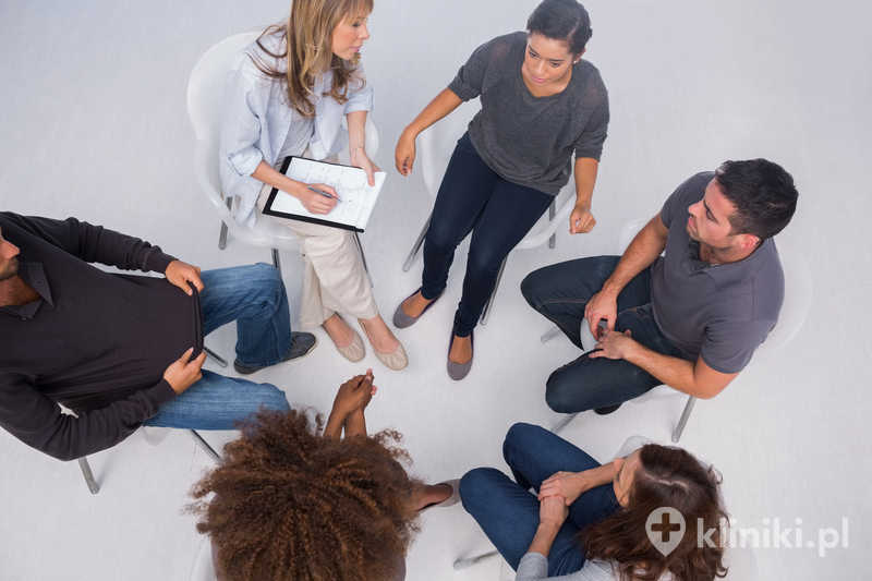 Terapia psychologiczna wspiera pacjentów w budowaniu zdrowych relacji z innymi ludźmi Terapia psychologiczna wspiera pacjentów w budowaniu zdrowych relacji z innymi ludźmi