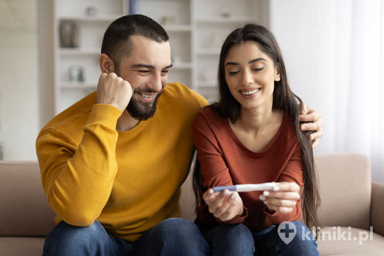 Niepłodność może dotyczyć zarówno kobiety, jak i mężczyzny lub obojga partnerów