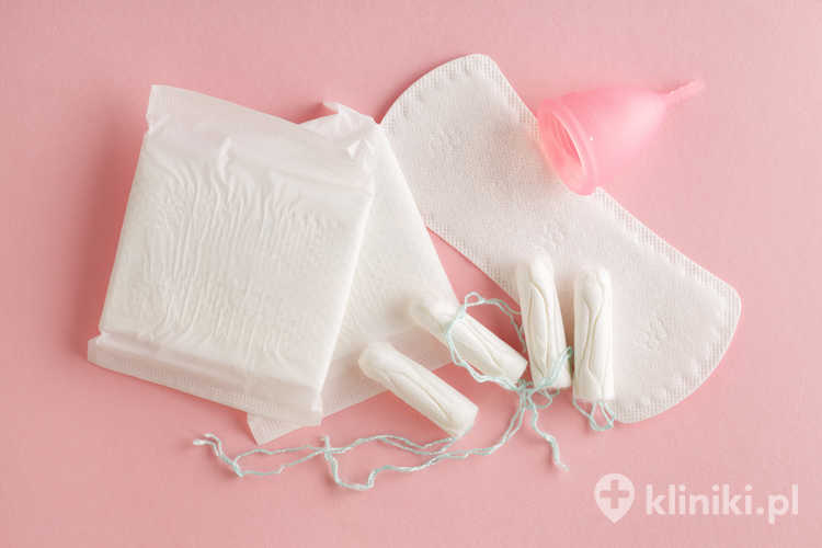 Nieprawidłowości cyklu menstruacyjnego obejmują m.in. brak, nieregularność, nadmierną obfitość lub bolesność miesiączek