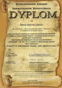 Dyplom uczestnictwa dr K. Lubelskiej w wykładach z zakresu zastosowania toksyny botulinowej w korekcji zmarszczek twarzy i leczeniu nadpotliwości Dyplom uczestnictwa dr K. Lubelskiej w wykładach z zakresu zastosowania toksyny botulinowej w korekcji zmarszczek twarzy i leczeniu nadpotliwości