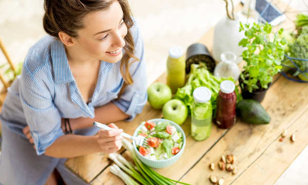 Dieta i styl życia mają istotny wpływ na zdrowie ginekologiczne kobiet.