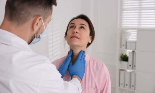 Rola endokrynologa obejmuje rozpoznawanie i leczenie zaburzeń hormonalnych