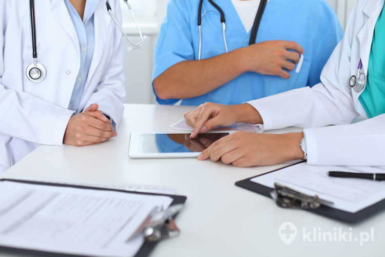 Zadaniem endokrynologa jest dobór leczenia i monitorowanie jego skuteczności