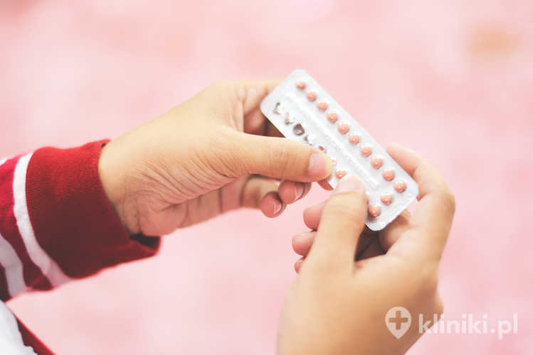 Zapobieganie ciąży przy chorobie przewlekłej powinno uwzględniać możliwe przeciwwskazania i interakcje lekowe