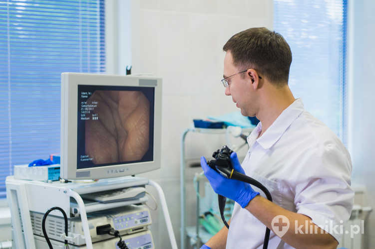 Badanie odbytu za pomocą kolonoskopii.
