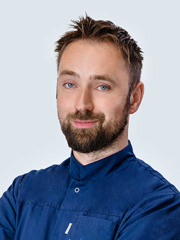 lek. dent. Adrian Przewoski