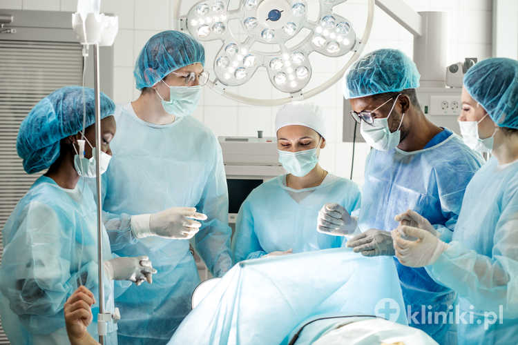 Operacja abdominoplastyki z plastyką mięśni