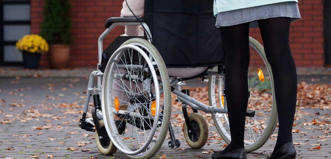 Rehabilitacja  przy pomocy lokomatu