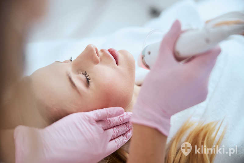 Ujędrnianie skóry twarzy za pomocą Dermapenu Ujędrnianie skóry twarzy za pomocą Dermapenu
