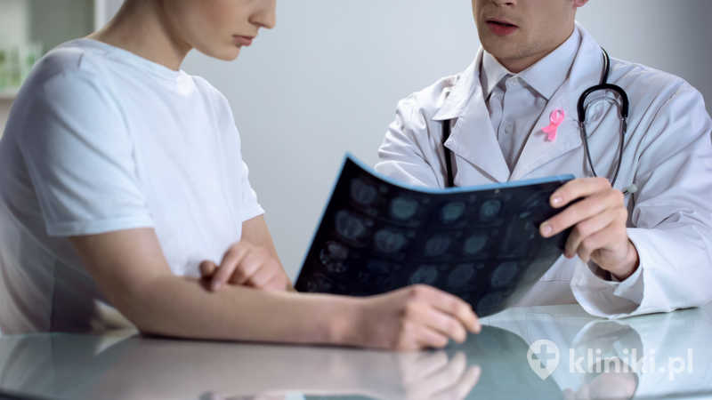 Wczesne wykrywanie raka piersi u kobiet z implantami