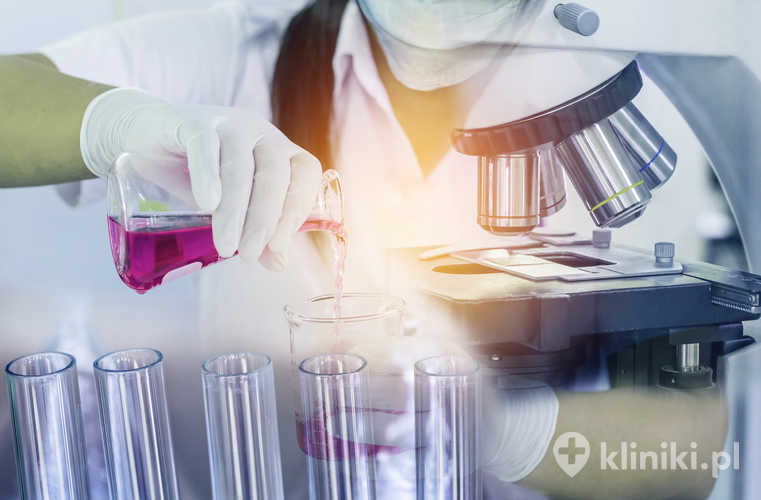 Celem badania płynnej biopsji jest wykrycie specyficznych mutacji genetycznych, które pozwalają na dobór terapii celowanej lub monitorowanie postępów leczenia