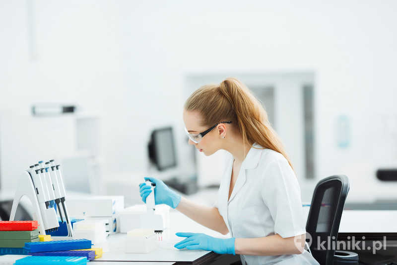 Przygotowywanie w laboratorium własnej krwi pacjenta do zabiegu Orthokine Przygotowywanie w laboratorium własnej krwi pacjenta do zabiegu Orthokine