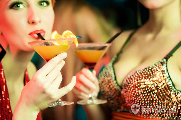 Na początku picia alkohol daje złudne wrażenie rozluźnienia i relaksu