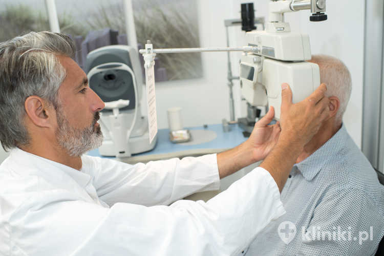 Pacjent sprawdzany pod kątem chorób oczu