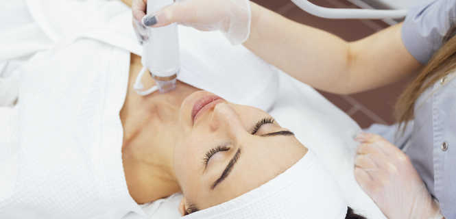 Dermapen na biust – mezoterapia mikroigłowa: efekty i wskazania