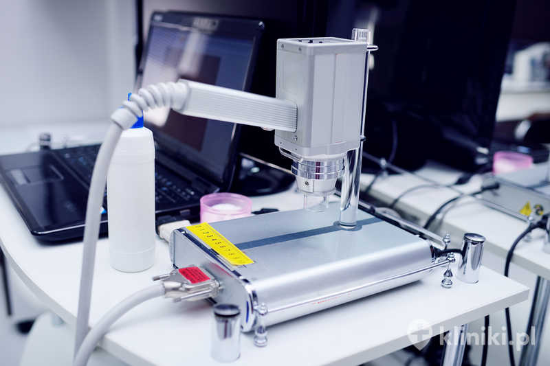 Dermatoskop z bliska w klinice dermatologicznej Dermatoskop z bliska w klinice dermatologicznej