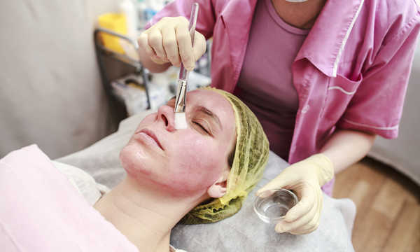 Niektóre peelingi chemiczne nie powinny być wykonywane w okresie