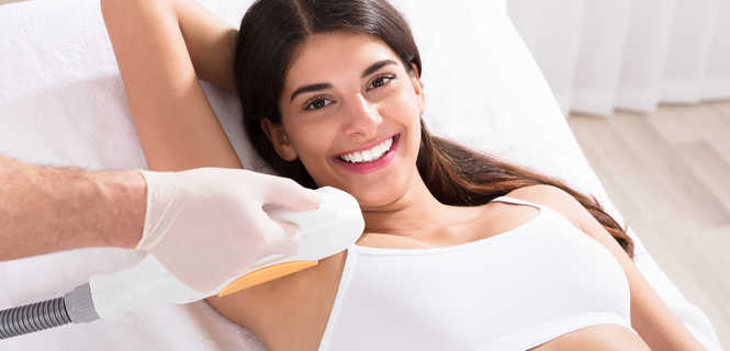Depilacja laserowa pach – wskazania, przeciwwskazania i bezpieczeństwo