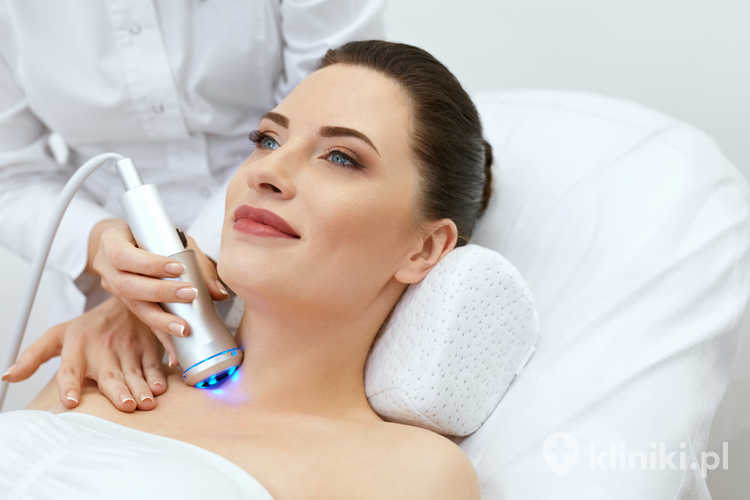 Fotoodmładzanie pomaga redukować przebarwienia, rozszerzone naczynka oraz drobne zmarszczki