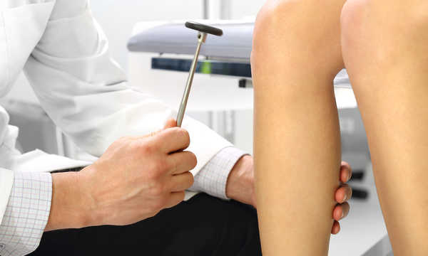 Endoprotezoplastyka rewizyjna stawu zazwyczaj wymaga intensywniejszej rehabilitacji i dłuższego okresu gojenia niż pierwszorazowa implantacja