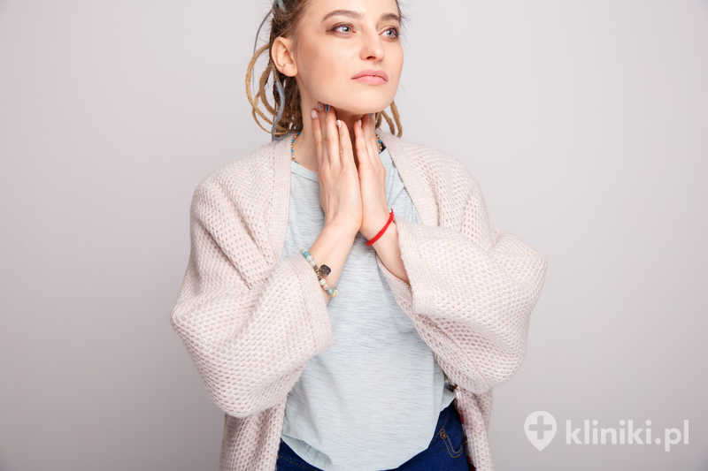 Procedura zmniejszenia migdałków podniebiennych jest mniej inwazyjna niż ich całkowite usunięcie i wiąże się z krótszym okresem rekonwalescencji. Procedura zmniejszenia migdałków podniebiennych jest mniej inwazyjna niż ich całkowite usunięcie i wiąże się z krótszym okresem rekonwalescencji.