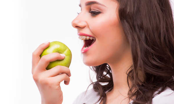 Aparat ortodontyczny a jadzenie