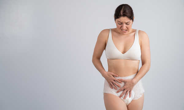 Przyczyny nietrzymania moczu mogą być różnorodne i zależą od rodzaju schorzenia oraz wieku pacjentki