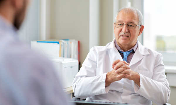 Operacja prostaty laserem holmowym polega na precyzyjnym usunięciu przerośniętej tkanki przy użyciu energii laserowej Operacja prostaty laserem holmowym polega na precyzyjnym usunięciu przerośniętej tkanki przy użyciu energii laserowej