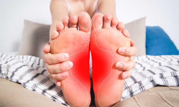 Operacja stopy płasko-koślawej jest zabiegiem wykonywanym w celu przywrócenia prawidłowego ustawienia kości i poprawy funkcji stopy