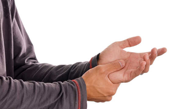 Jakimi metodami leczy się zespół cieśni kanału nadgarstka?