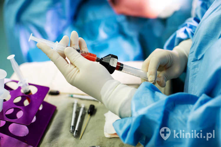 Terapia komórkami macierzystymi w systemie LIPOGEMS polega na oczyszczeniu i frakcjonowaniu tłuszczu bez użycia enzymów