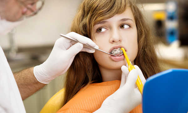 Wizyty kontrolne w trakcie leczenia ortodontycznego