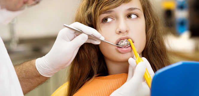 Wizyty kontrolne w trakcie leczenia ortodontycznego